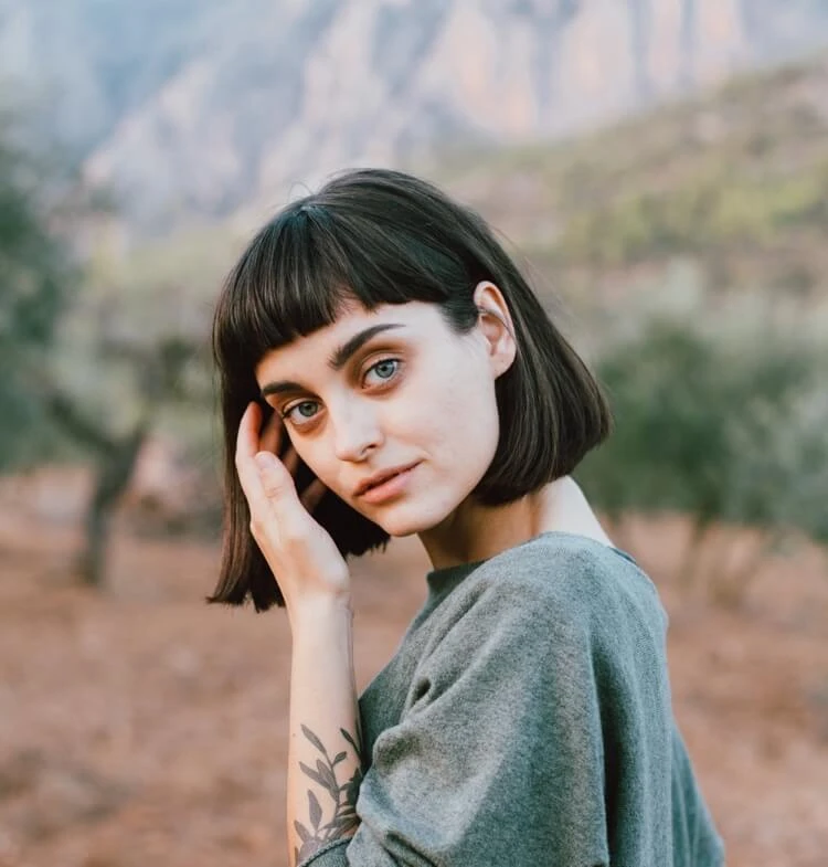 flequillo para frente pequeña y cabello fino cuadrado corto clásico con micro flequillo