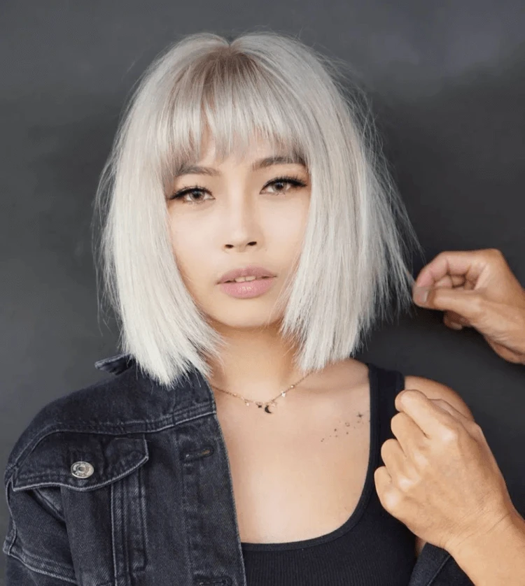 bob corto cónico con flequillo recto cónico para cabello fino y cara redonda