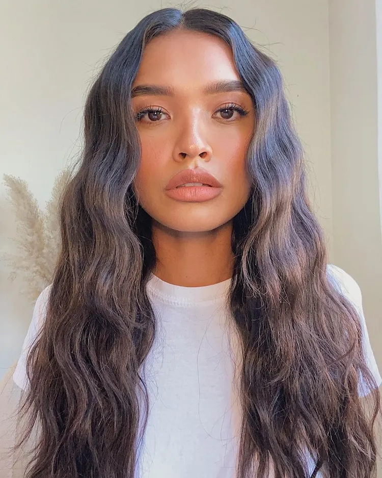 ¿Cómo lograr las ondas minimalistas de origen escandinavo sin complicaciones? 8 - 【MioEstilo】 peinado pelo rizado tendencia verano 2022