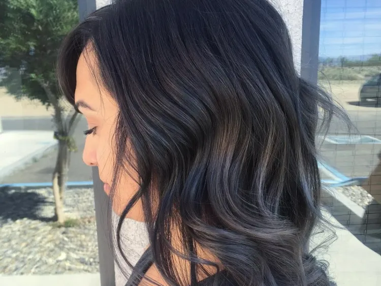 Cabello color "acero" 10 propuestas para incorporarlo con estilo 10 - 【MioEstilo】 La coloración SteelHair asfalto mojado un tono profundo ideal para mujeres de mediana edad