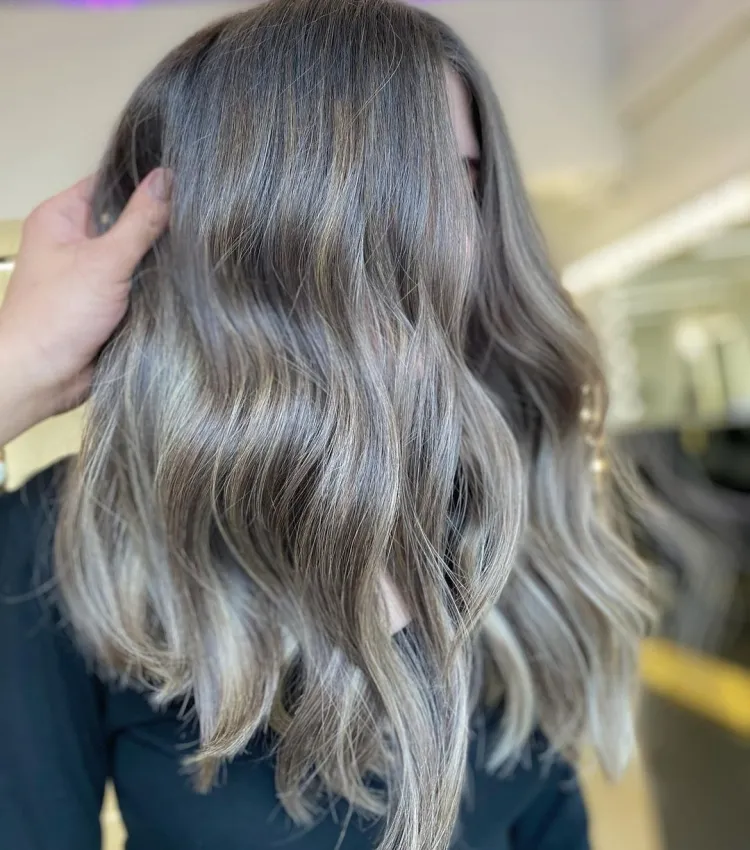 Cabello color "acero" 10 propuestas para incorporarlo con estilo 9 - 【MioEstilo】 El tinte SteelHair combina un suave rubio ceniza claro