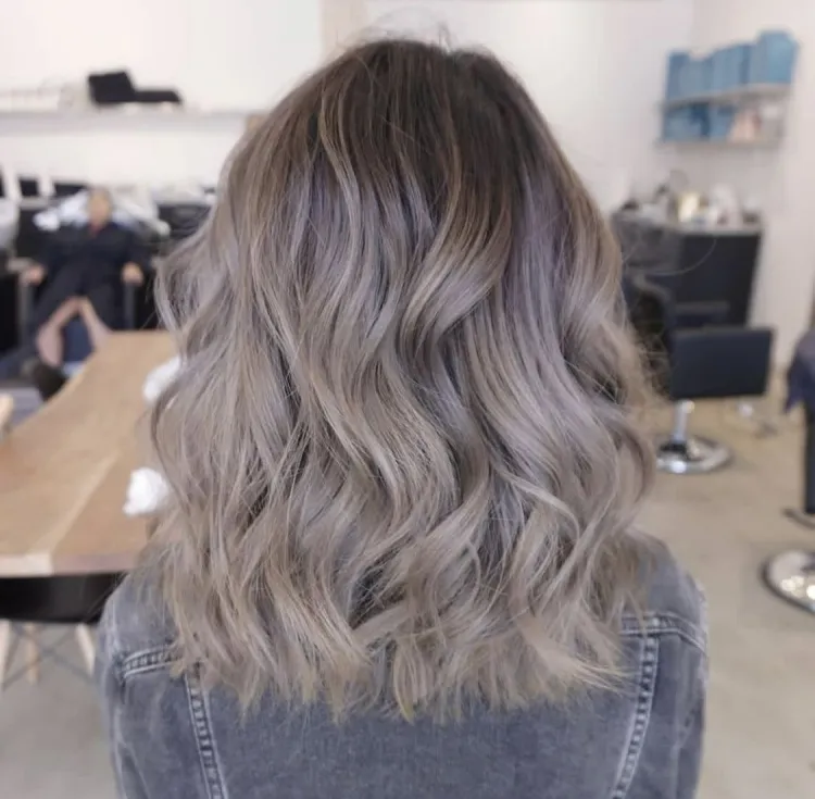 Cabello color "acero" 10 propuestas para incorporarlo con estilo 8 - 【MioEstilo】 Muestras de tonos SteelHair ricos en destellos metálicos