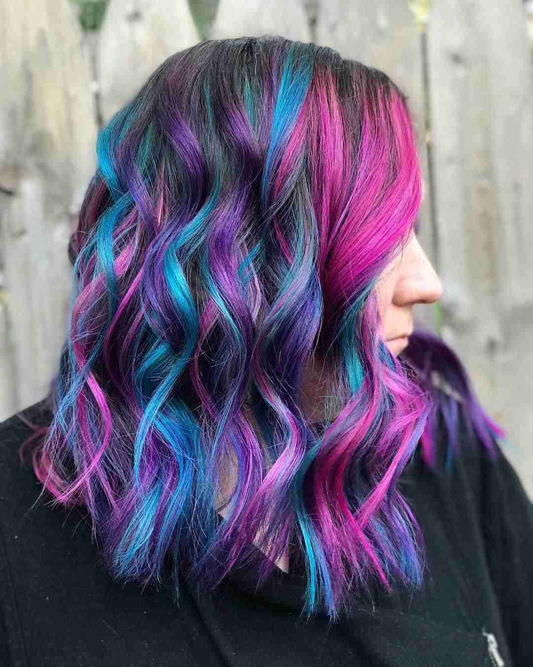 Cabellos multicolores: 12 ideas geniales que te encantarán 9 - 【MioEstilo】 cabello ondulado arcoíris marmoleado técnica de coloración