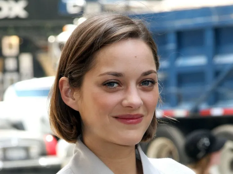 ¡12 propuestas de peinados de Marion Cotillard para imitar en este verano! 5 - 【MioEstilo】 corte de pelo corto para mujer en 2022 tendencia Marion Cotillard peinado bob francés ideal para verano