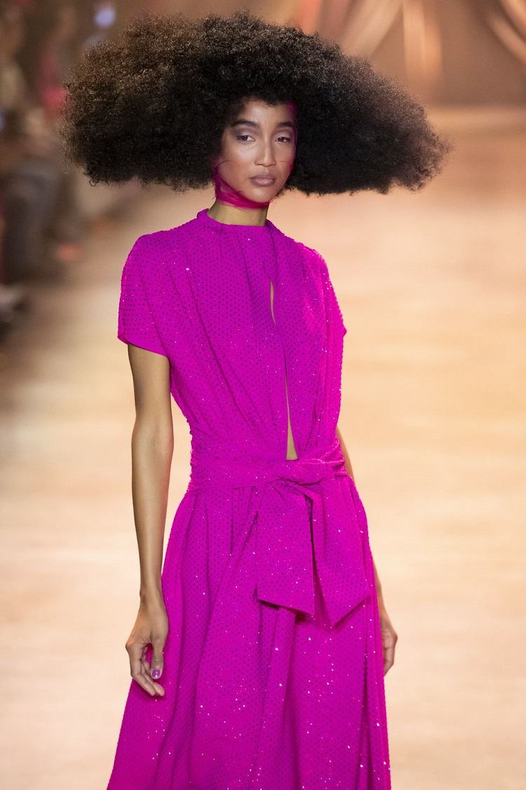 Estilos de cabello de otoño para mujeres este año: ¡15 propuestas para inspirarte! 12 - 【MioEstilo】 peinado afro mujer caída del cabello tendencias 2020 tendencia peinados mujer