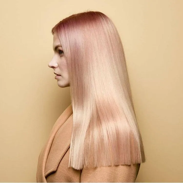 Pelo de cristal en cabello rubio - tendencia otoño 2021