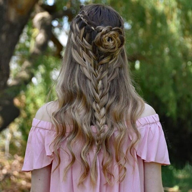 trenza de pelo en forma de flor