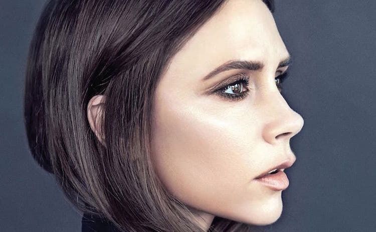 Estilos de cabello de Victoria Beckham: Cambios en su pelo en las últimas dos décadas 1 - 【MioEstilo】 Corte y look de Victoria Beckham a lo largo del tiempo - línea de tiempo visual