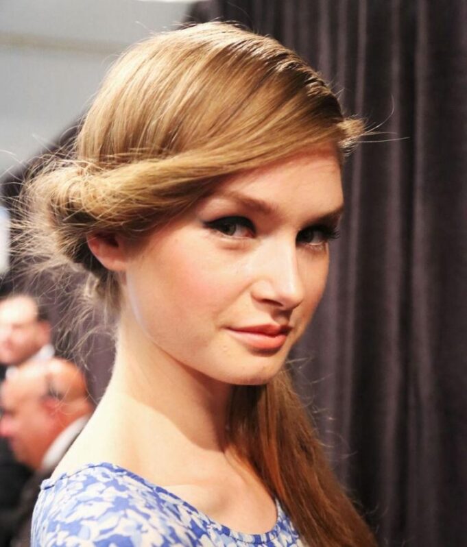Sugerencia de peinado de mujer con mechones enroscados: ¡opciones! Idee de coiffure femme meches laterale torsades queue de cheval