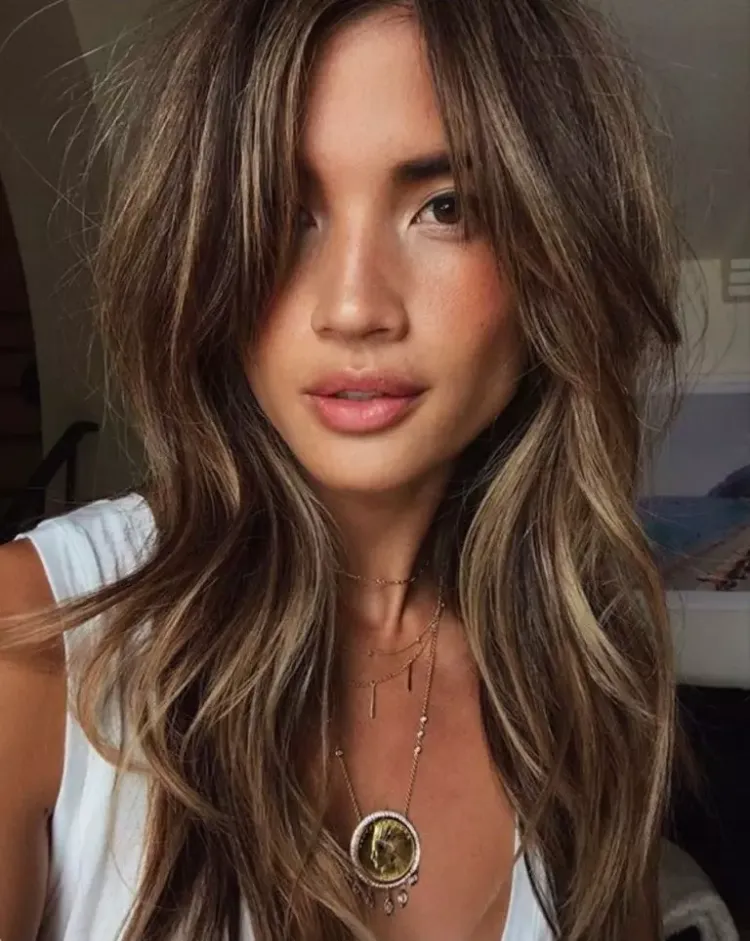Estilos de peinados con flequillo de moda verano 1 - 【MioEstilo】 cortina flequillo peinados verano 2022 tendencia cabello largo ideas