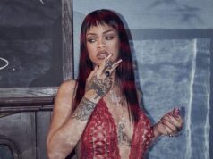 ¿Cuál es la moda en color de cabello este año? ¡Admira el fascinante estilo de Rihanna! Tendance capillaire 2022 graffiti hair