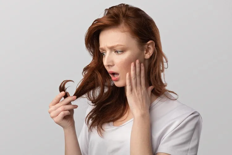 Desventajas de secar el cabellos "sin secador" ¿Realmente hace daño? 2 - 【MioEstilo】 dejar secar el cabello de forma natural deteriora las fibras capilares afectadas