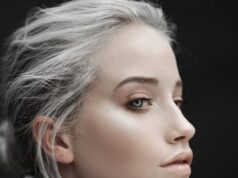 cheveux gris clair blond blanc maquillage nude mode 2016