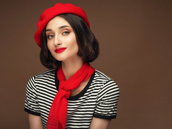 Rectángulo galo: el estilo de pelo característico de las mujeres francesas chic francais carre francais barrette