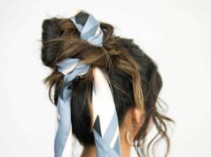 Estilos de peinados con pañuelos – ideas para este verano chignon decofife haut avec foulard integre e1590677223420