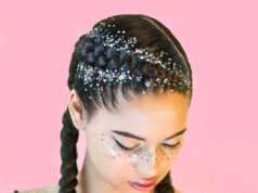 coiffure ado fille summer party tresses racines paillettes glitter