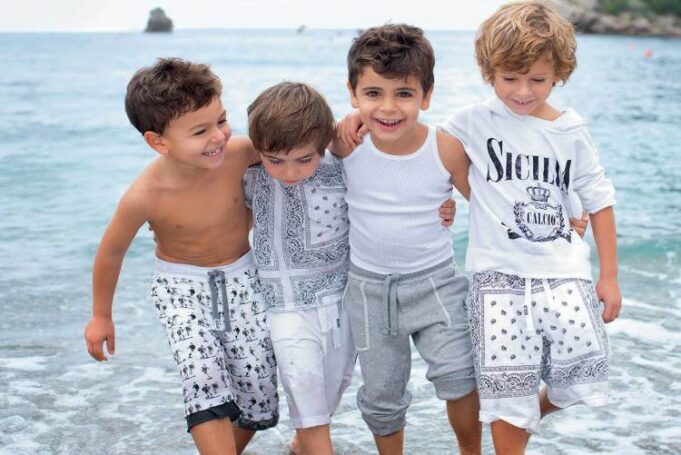 coiffure enfant garcon boule fluide mi long