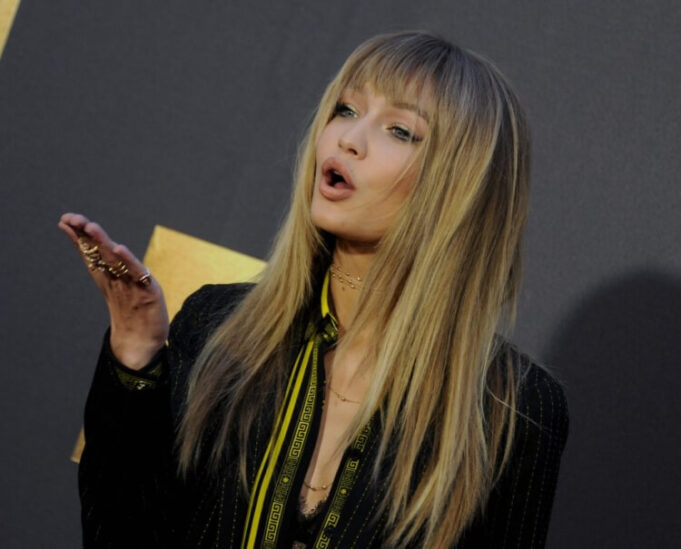 coiffure ete 2022 femme frange birkin bangs gigi hadid