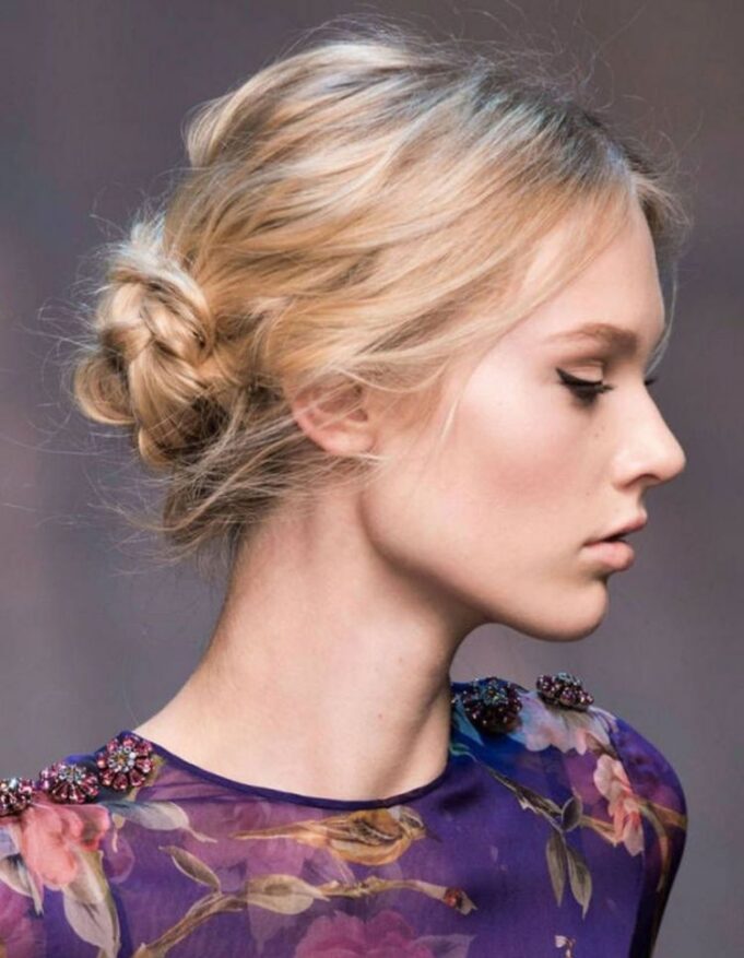 coiffure facile faire chignon bas decoiffe cheveux mi longs