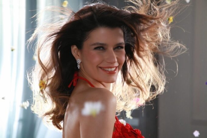 coiffure pour noel cheveux cascade esprit romantique