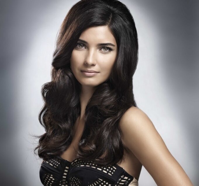 coiffure soiree cheuveux longs boucles legeres