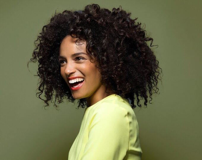 comment demeler les cheveux boucles secs afro frises crepus facilement