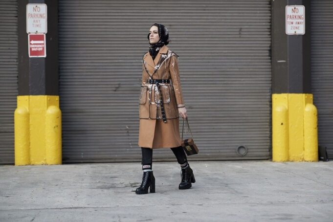 comment porter le manteau camel femme avec style hiver 2022