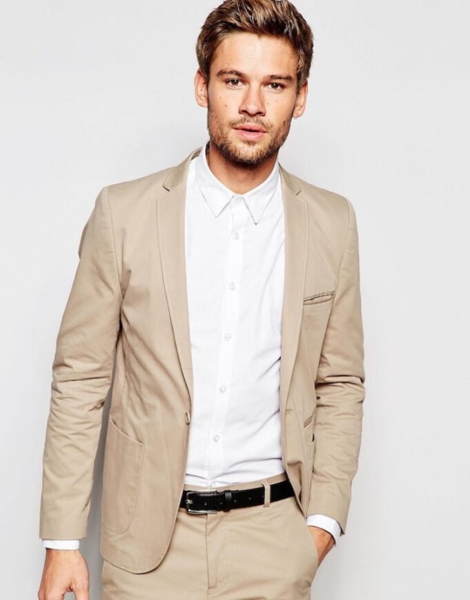 comment shabiller pour un bapteme costume beige homme moderne
