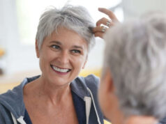 10 sugerencias motivadoras de looks para resaltar tu rostro coupe cheveux gris chevelure grisonnante consideree condamnation opportunite saisir