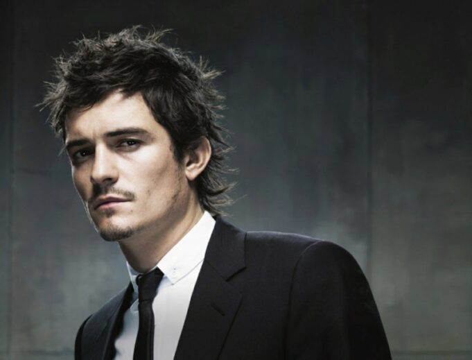 coupe courte homme ebouriffee chaveux noirs orlando bloom