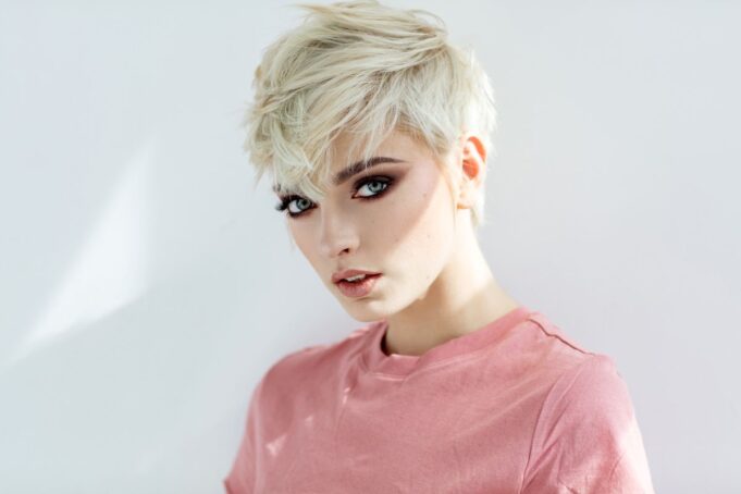coupe de cheveux courte adopter 2022 idees originales celebrites