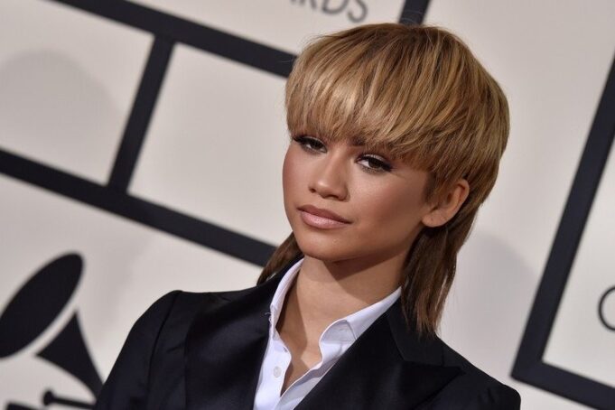 coupe de cheveux femme avec frange epaisse mulet moderne ete 2022 Zendaya