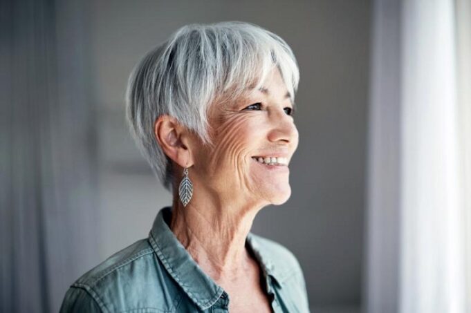coupe pour cheveux fins et raides femme 60 ans