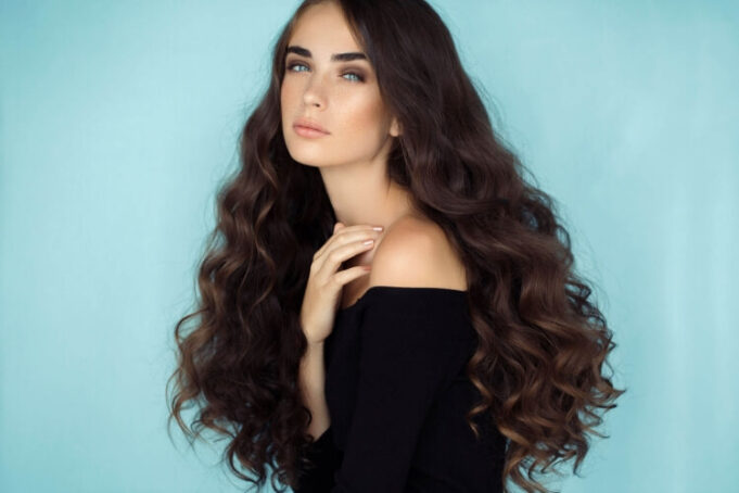 effet wavy cheveux outil coiffure impliquer chaleur dommages