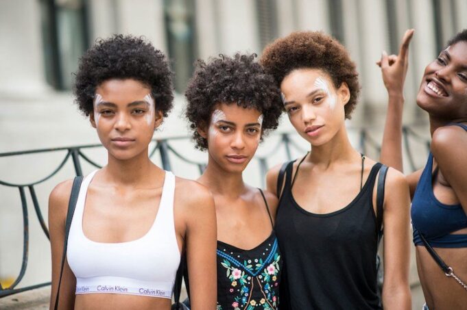 La moda de corte de “cabello afro corto” está en su apogeo el corte de pelo afro corto ya es absolutamente caliente