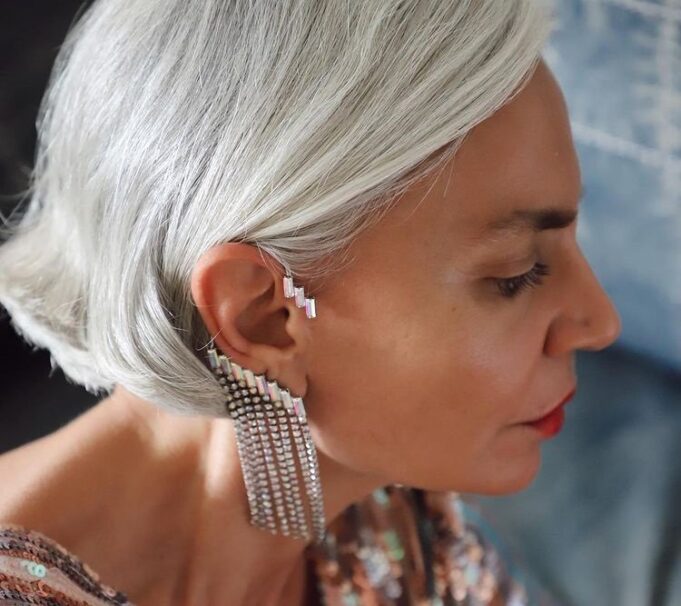 ¿Qué estilo de corte de cabello corto es ideal para una mujer de 60 años según las tendencias? grece ghanem une coiffure femme 60 ans tendance 2022
