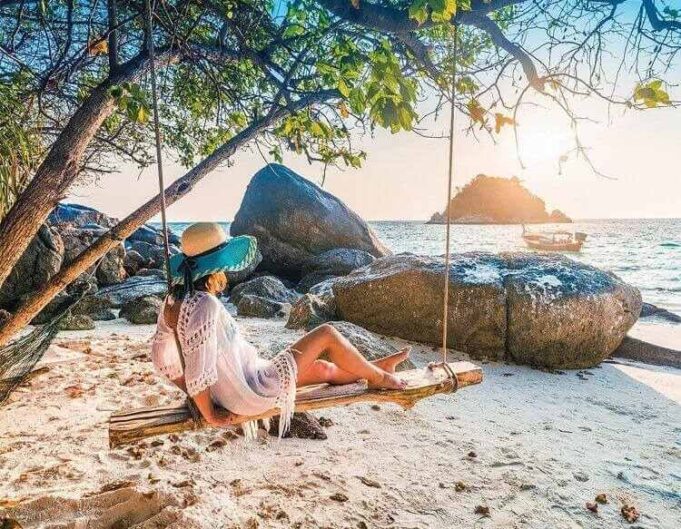 idees de tenues dete femmes chics confortables vacances exotiques plage