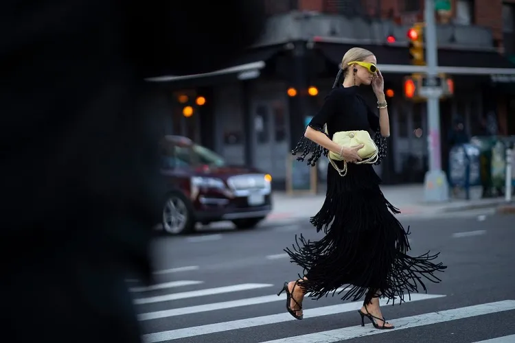 tendencias semana de la moda de nueva york otoño invierno 2022 2023 mujeres hombres looks street style