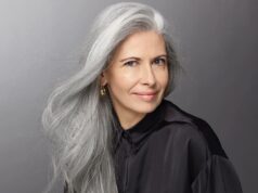 mes cheveux blancs jaunissent que faire femme cheveux blancs courts 50 ans