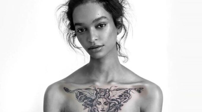 Tatuaje de Medusa “Gorgona” Ideas y significados tatouage meduse gorgone poitrine femme