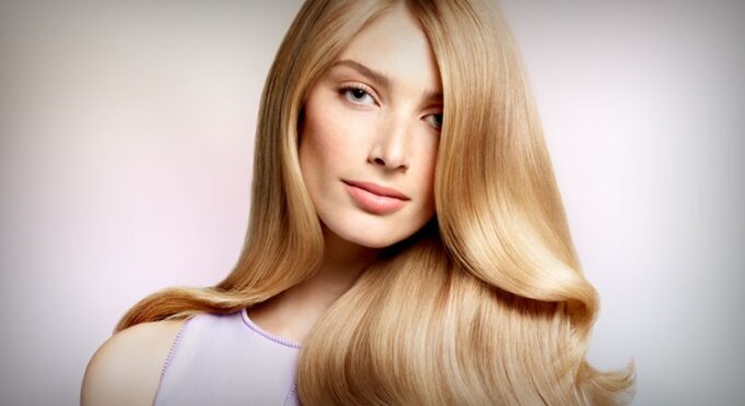 ¿De qué manera podemos implementar la técnica de lavado al revés para lograr un cabello más saludable y brillante? technique reverse washing pour cheveux brillants soyeux et sains