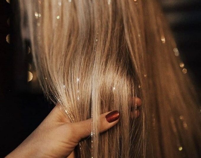Cabello de hadas: 10 ideas para despertar la magia! tendance cheveux fantaisie fairy hair brins paillettes guirlandes filles ados