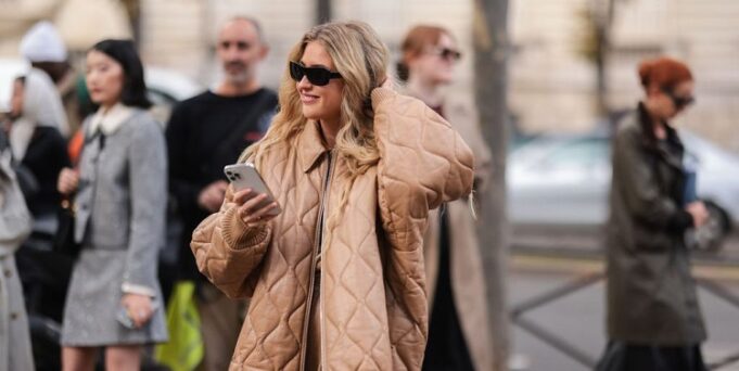 tendances mode 2022 les vetements et les accessoires les plus recherches sur pinterest pour cet hiver 2022