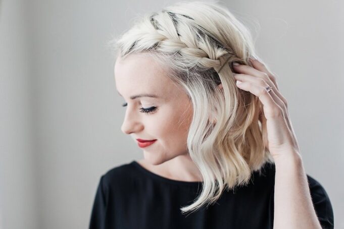 Trenza para cabello corto ¿Cuáles quedan más lindas? tresse cheveux courts tresse laterale coupe carre cheveux blond platine