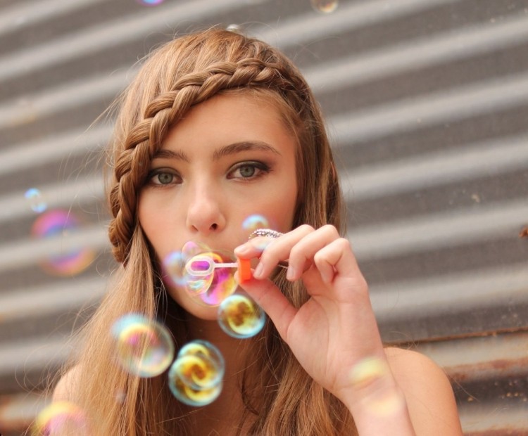 peinado-trenza-sencilla-frente-pelo largo