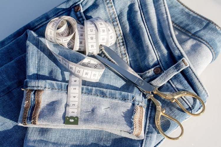 cómo acortar los pasos de jeans sin costura para seguir las instrucciones