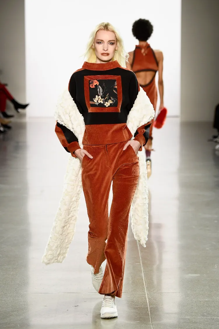 ¿Cómo llevar pantalones de terciopelo? ¡10 formas de verse fantástica! 1 - 【MioEstilo】 tendencias moda mujer 2022 como llevar pantalones de pana