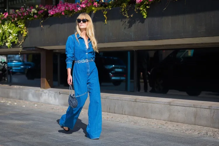 overol look mujer 40 años 2022