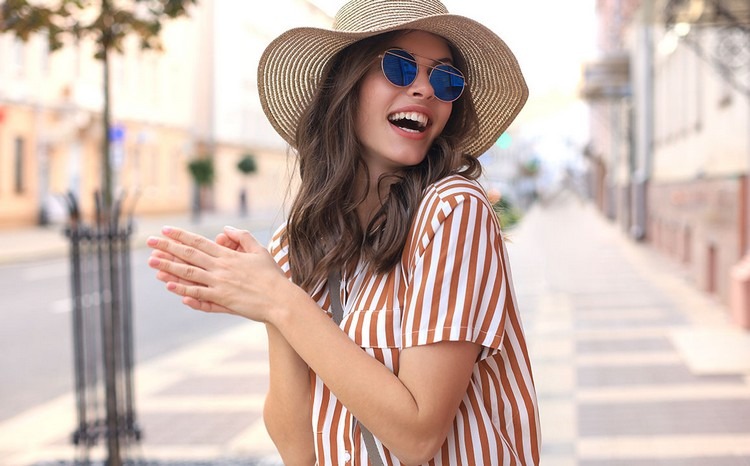 Ropa de mujer para la ola de calor: Ropa para sentirte fresca! 5 - 【MioEstilo】 cómo vestirse durante la ola de calor julio de 2022 consejos de moda sombrero de paja