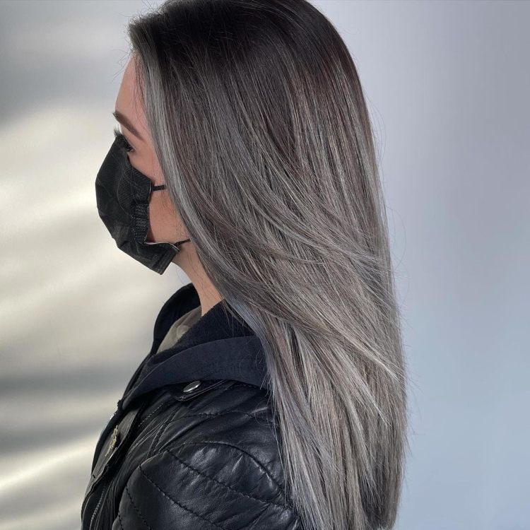¿Mechas plateadas o balayage en cabello oscuro y claro? 1 - 【MioEstilo】 mechas grises pelo castaño ceniza